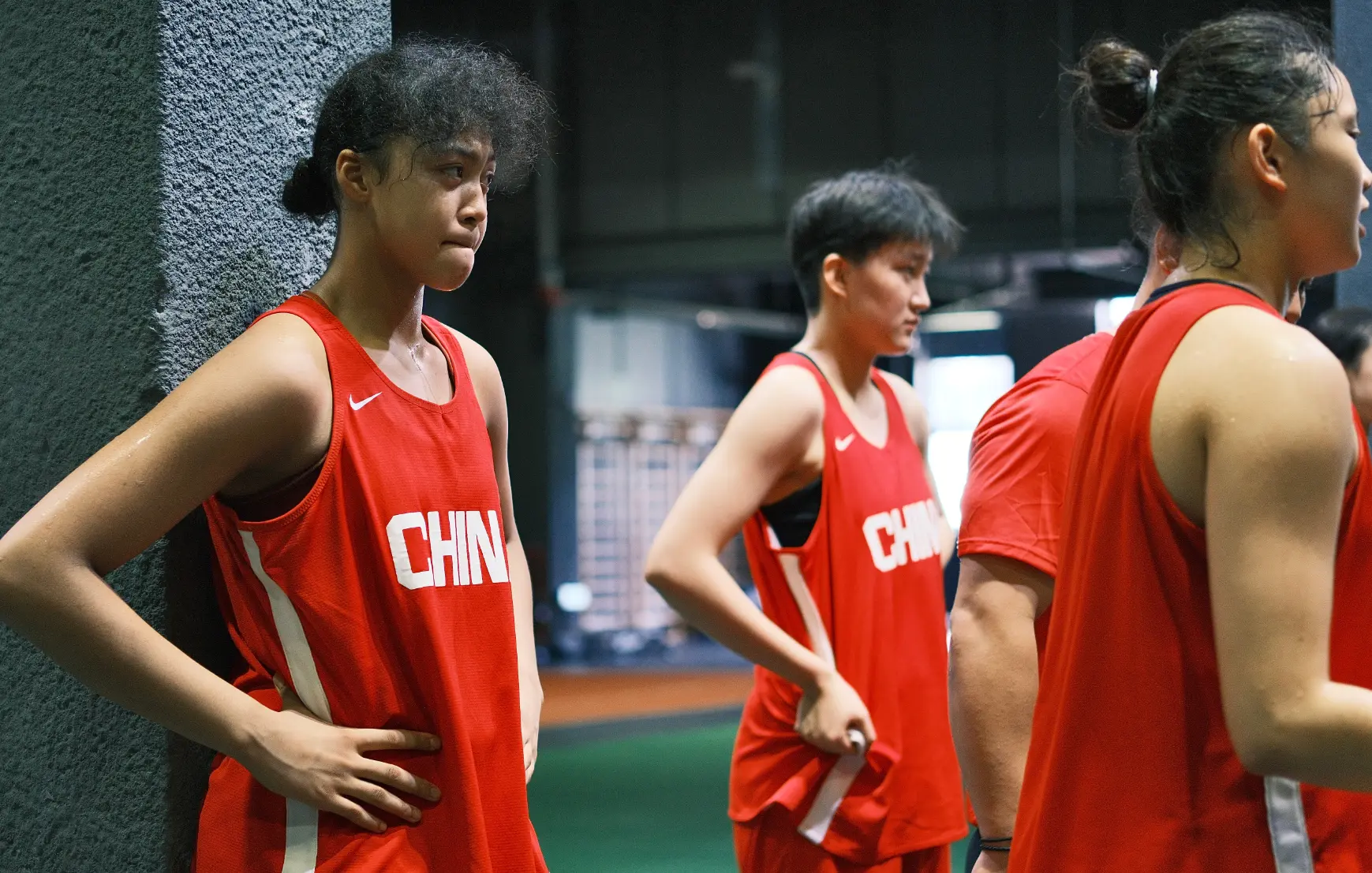 三个中锋, 了国青女篮